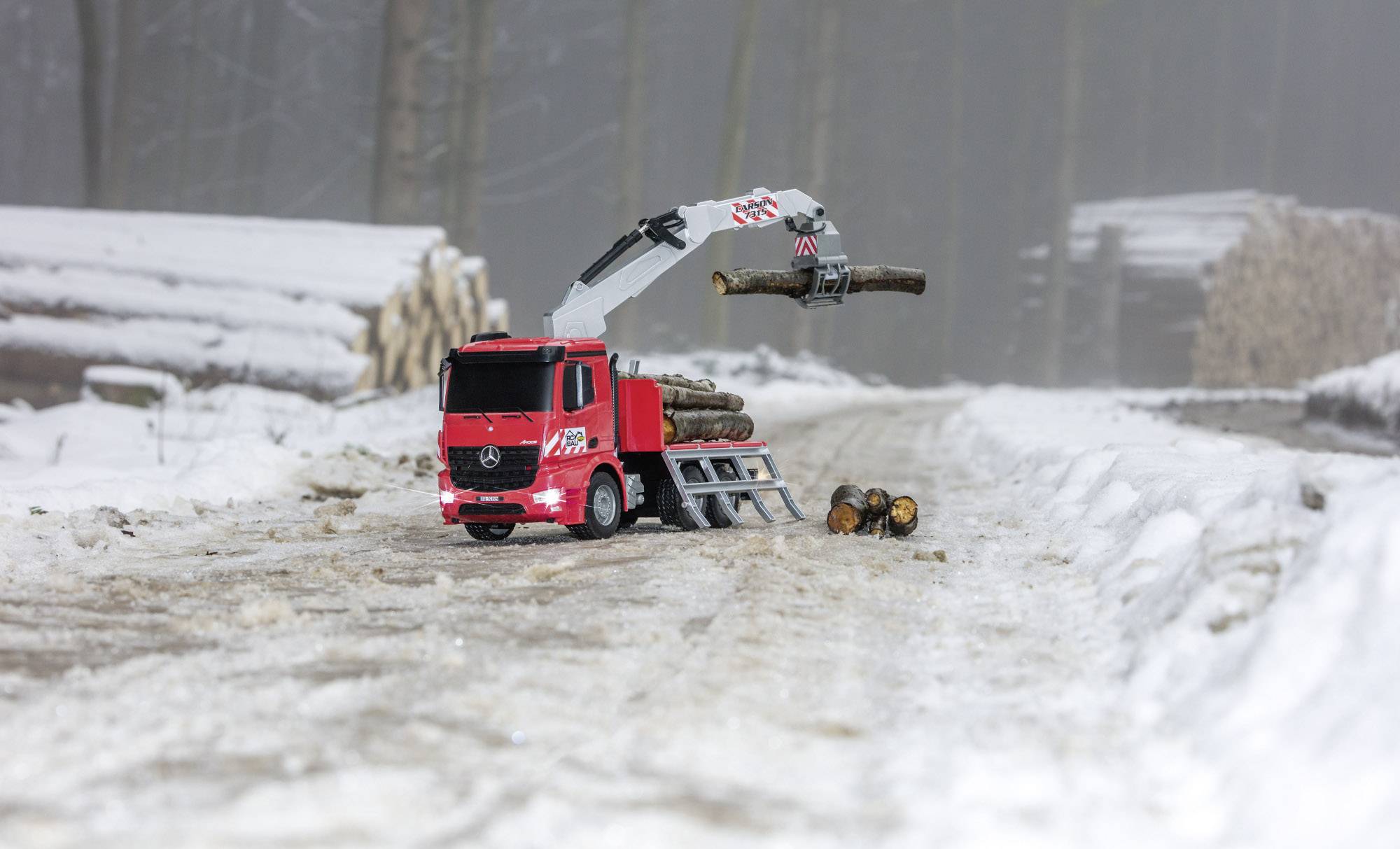 Carson Modellsport Holztransporter 1:20 RC Beginner Functional model Agricultural voertuig incl. Batterij, oplader en zender batterijen